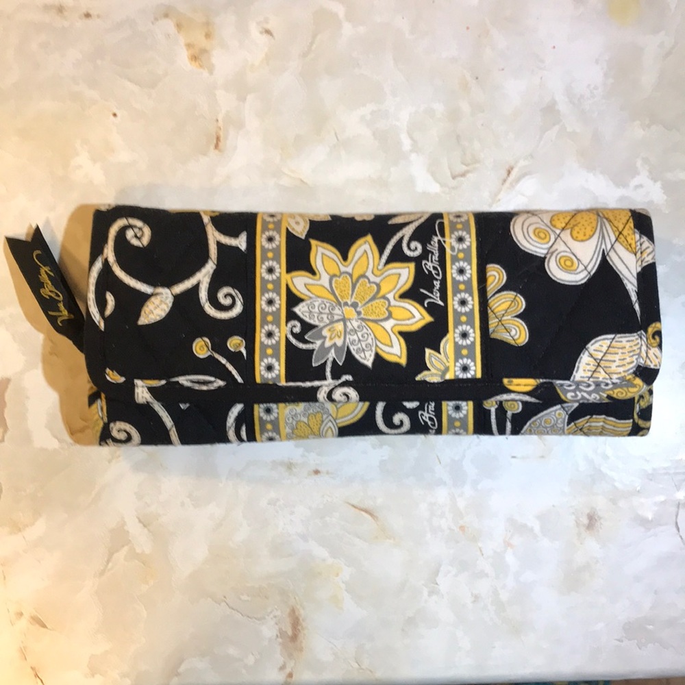 Vera Bradley magnetic fold wallet black wallet with yellow flower accents🌟✨🌼🌻